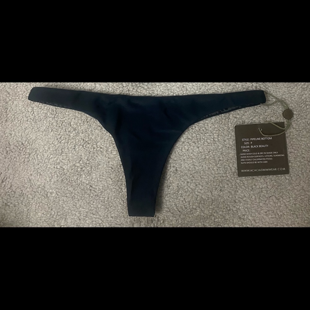 ACACIA pipeline bottom size P in black beauty